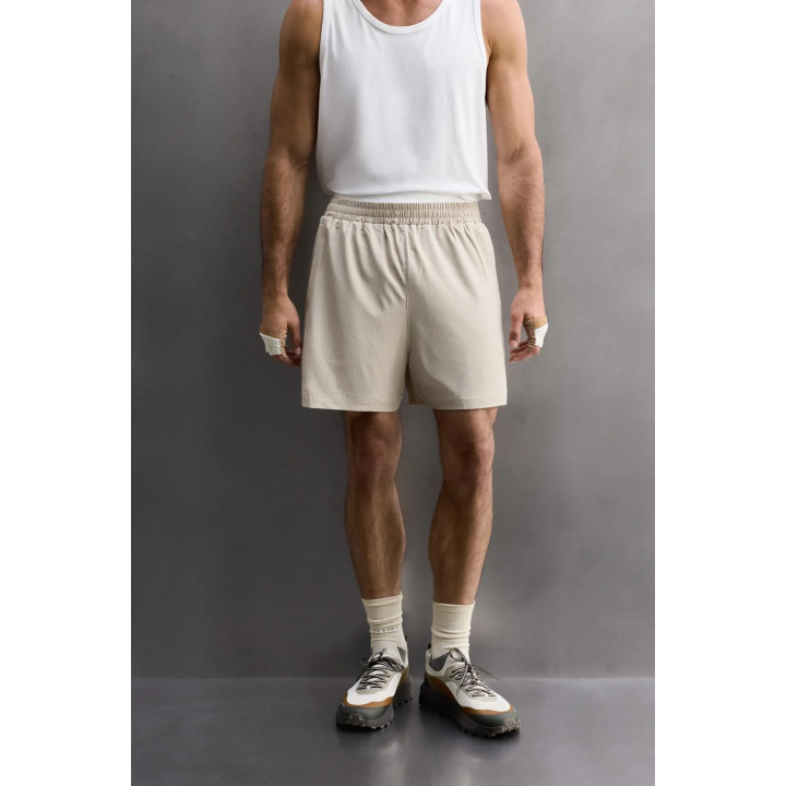 КОМБИНИРОВАННЫЕ ШОРТЫ С ПЕРФОРАЦИЕЙ