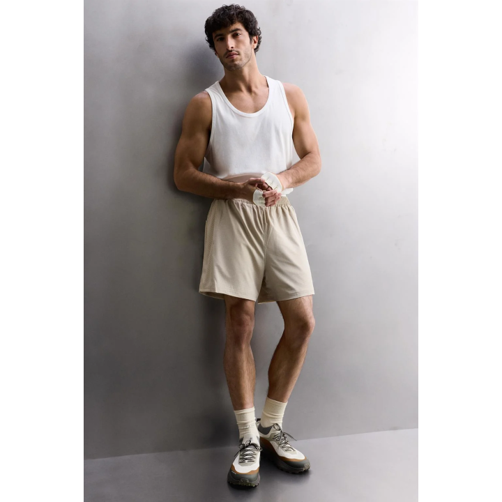 КОМБИНИРОВАННЫЕ ШОРТЫ С ПЕРФОРАЦИЕЙ