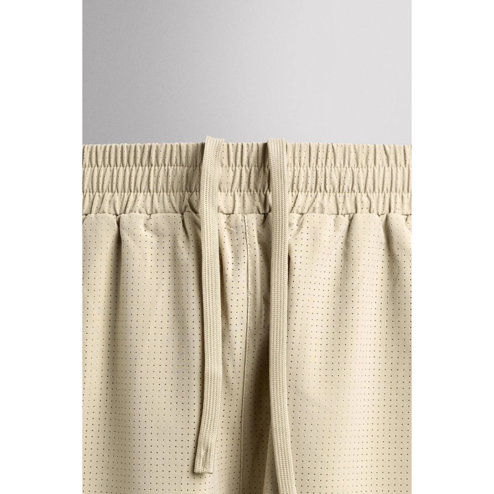 КОМБИНИРОВАННЫЕ ШОРТЫ С ПЕРФОРАЦИЕЙ