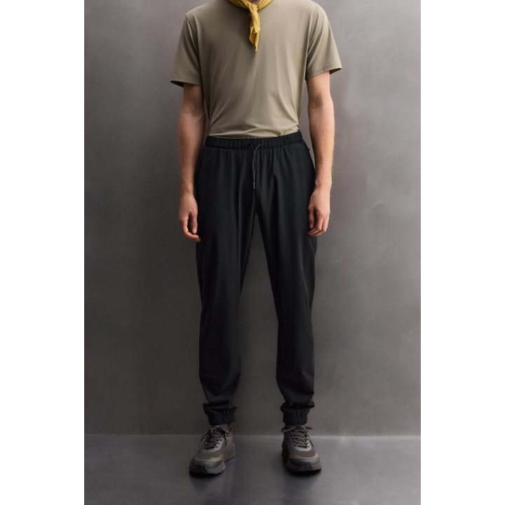 ЛЕГКИЕ БРЮКИ ИЗ ВЫСОКОТЕХНОЛОГИЧНОЙ ТКАНИ