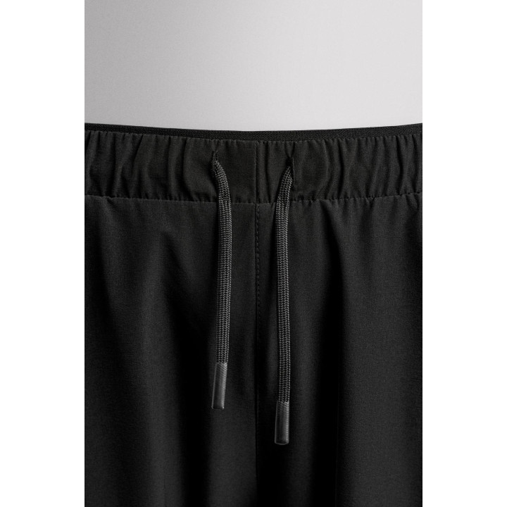 ЛЕГКИЕ БРЮКИ ИЗ ВЫСОКОТЕХНОЛОГИЧНОЙ ТКАНИ