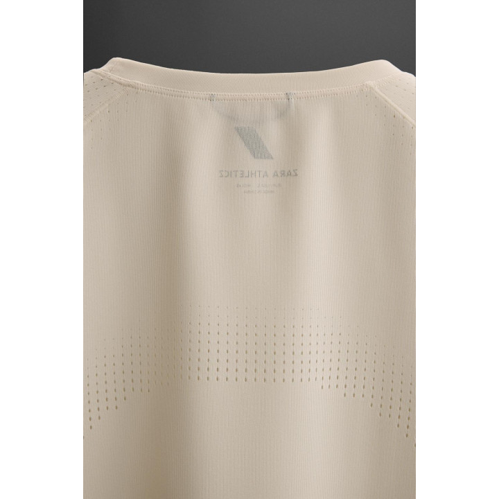 ФУТБОЛКА ИЗ РЕЛЬЕФНОЙ ТКАНИ С ПЕРФОРАЦИЕЙ