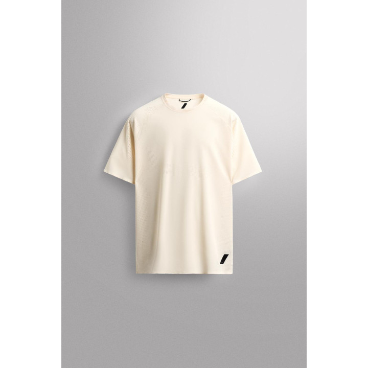 ФУТБОЛКА ИЗ РЕЛЬЕФНОЙ ТКАНИ С ПЕРФОРАЦИЕЙ