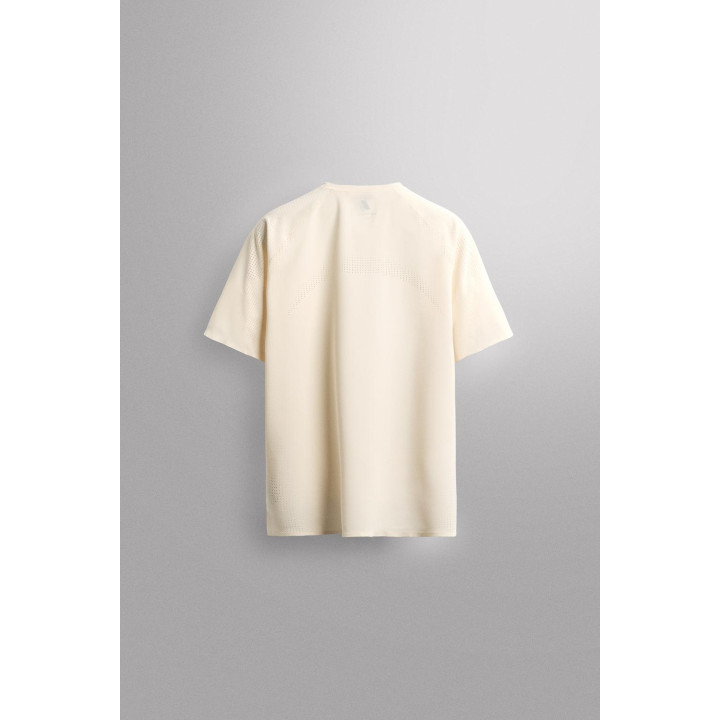 ФУТБОЛКА ИЗ РЕЛЬЕФНОЙ ТКАНИ С ПЕРФОРАЦИЕЙ