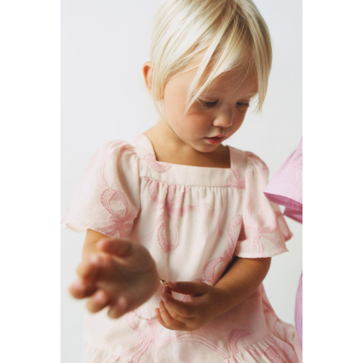 ПЛАТЬЕ С ВЫШИВКОЙ В ВИДЕ БАНТОВ