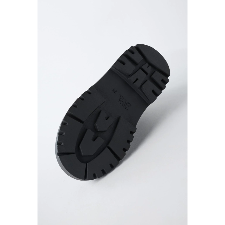 БОТИНКИ С МЕТАЛЛИЧЕСКИМ СЕРДЦЕМ