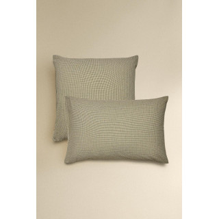 Подушка на рождество с красивым узором клетка из окрашенной нити