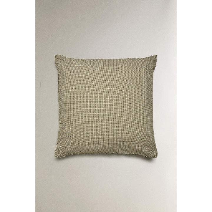 Подушка на рождество с красивым узором клетка из окрашенной нити