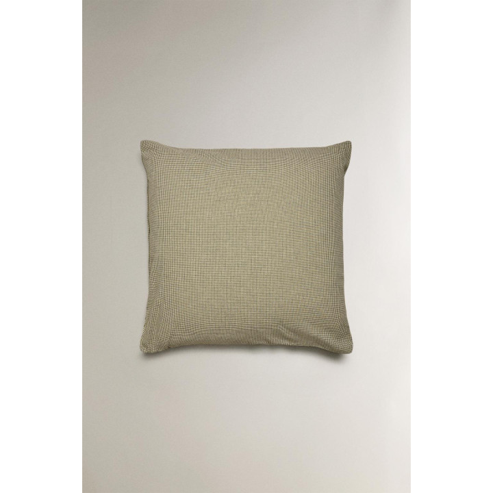 Подушка на рождество с красивым узором клетка из окрашенной нити