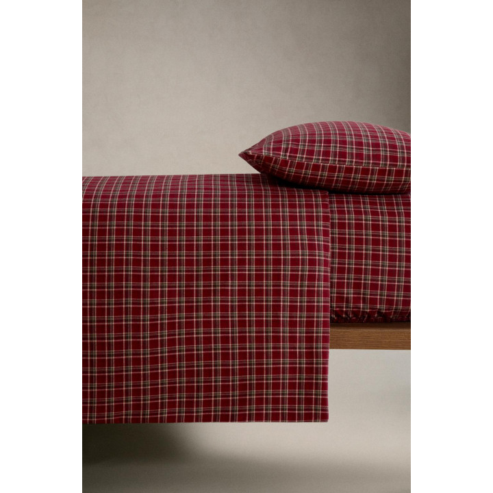 Рождественское покрывало из красной клетки фланеля