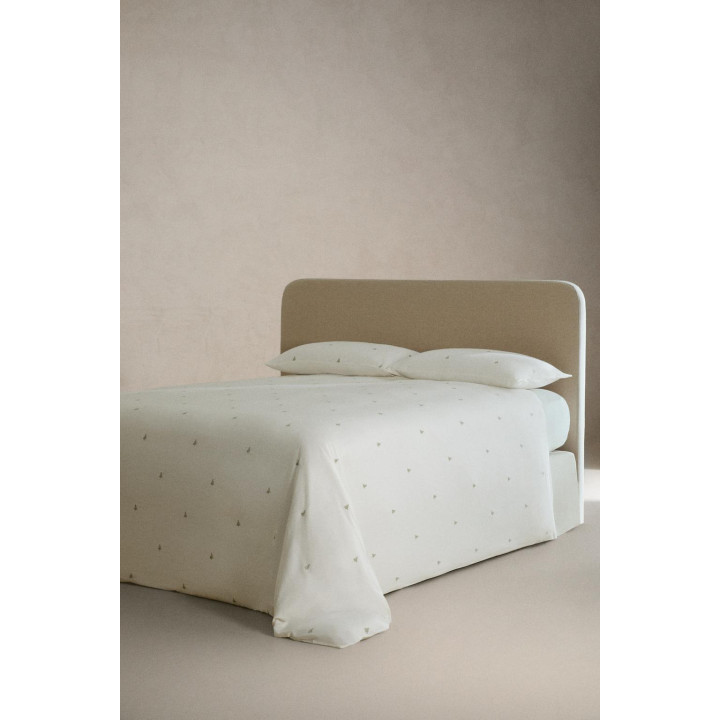 Покрывало из сатина с вышивкой рождественских елок