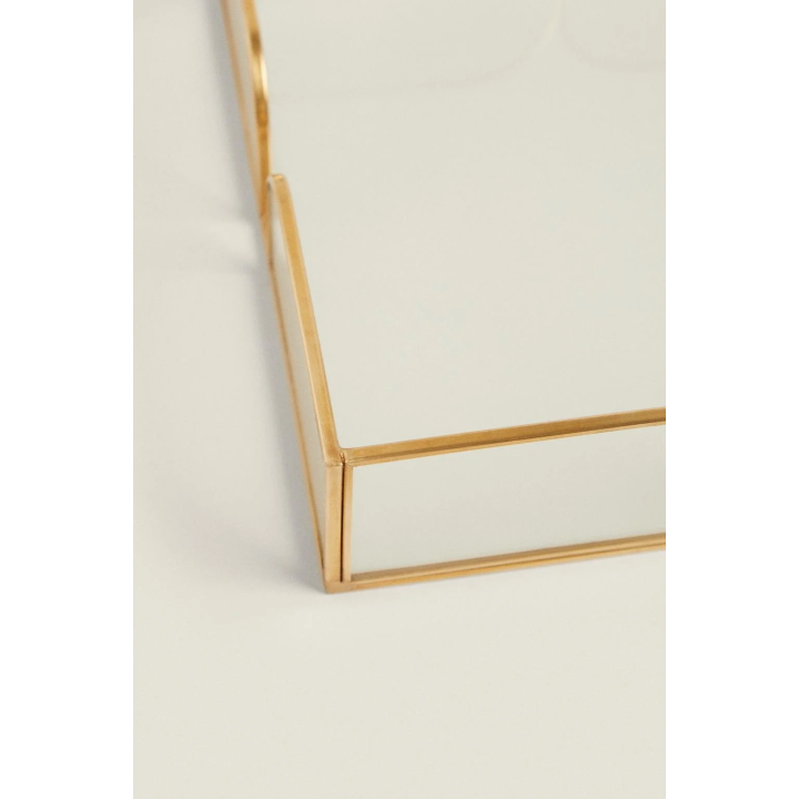 СТЕКЛЯННАЯ ПОДСТАВКА ДЛЯ САЛФЕТОК С МЕТАЛЛИЧЕСКОЙ ОТДЕЛКОЙ