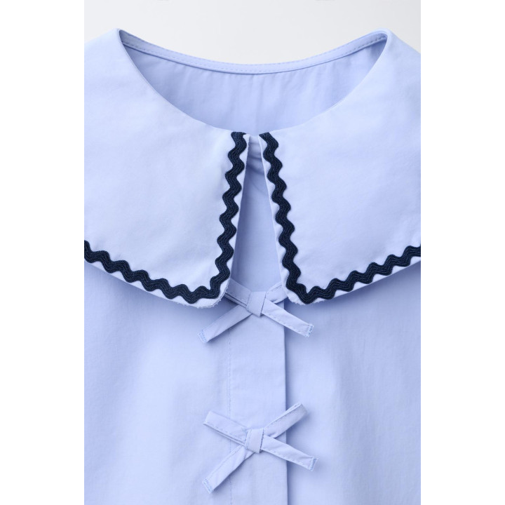 РУБАШКА С ВОРОТНИКОМ, ОТДЕЛАННЫМ ВОЛНИСТОЙ ТЕСЬМОЙ