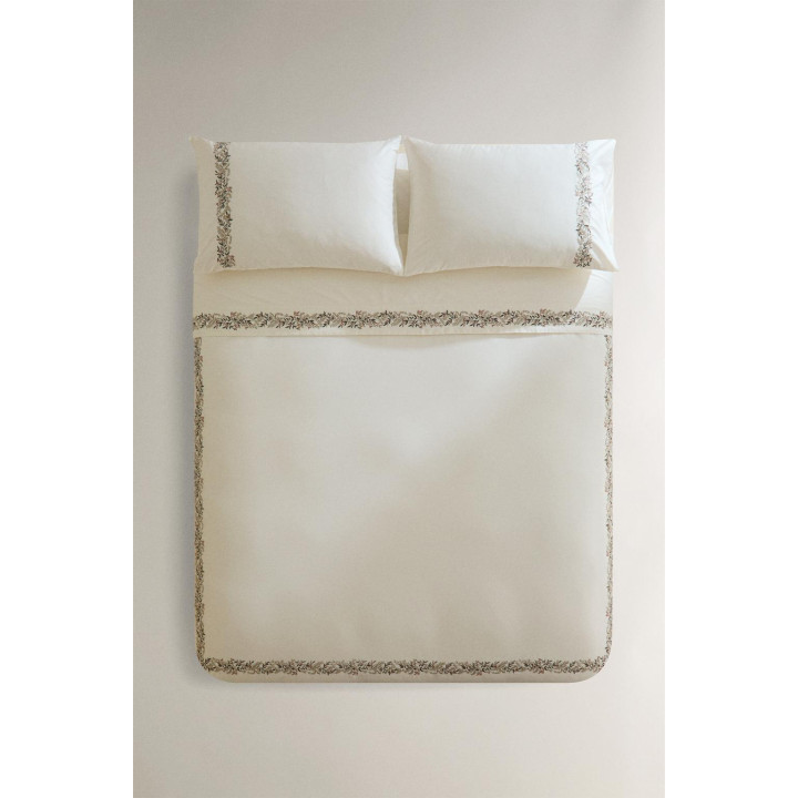 Покрывало из сатина с вышитыми листьями