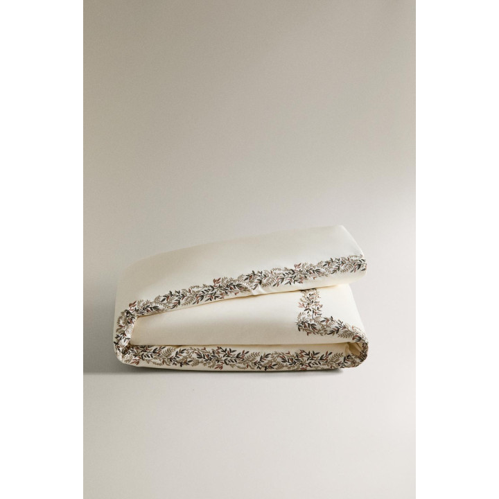 Покрывало из сатина с вышитыми листьями