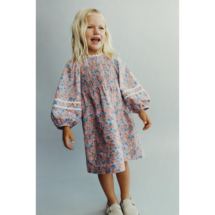 ПЛАТЬЕ С ЦВЕТОЧНЫМ ПРИНТОМ И ВОЛНИСТОЙ ОТДЕЛКОЙ