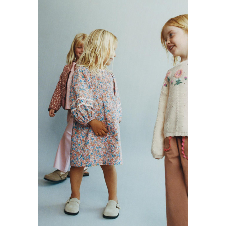 ПЛАТЬЕ С ЦВЕТОЧНЫМ ПРИНТОМ И ВОЛНИСТОЙ ОТДЕЛКОЙ