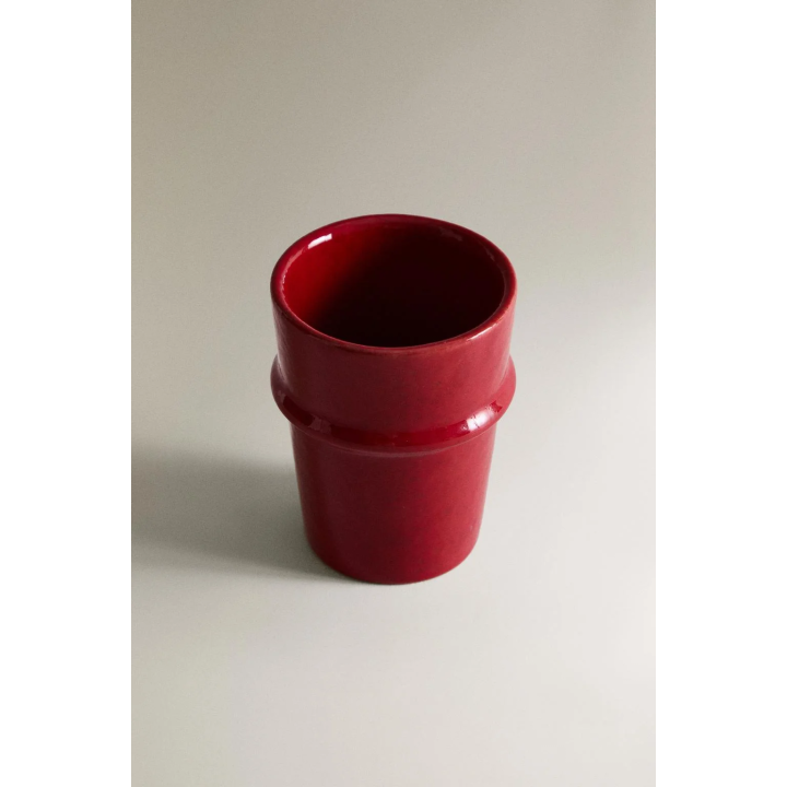 рельефная ваза с глянцевой отделкой