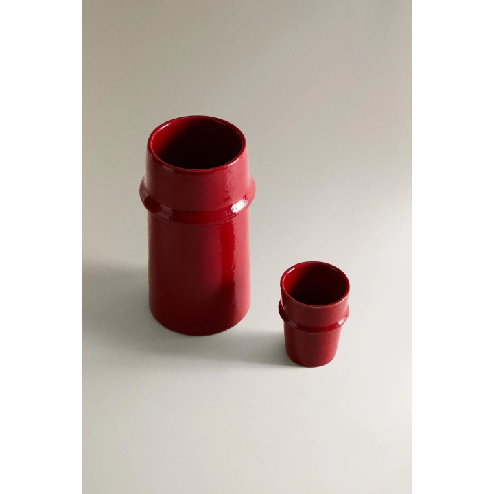 рельефная ваза с глянцевой отделкой