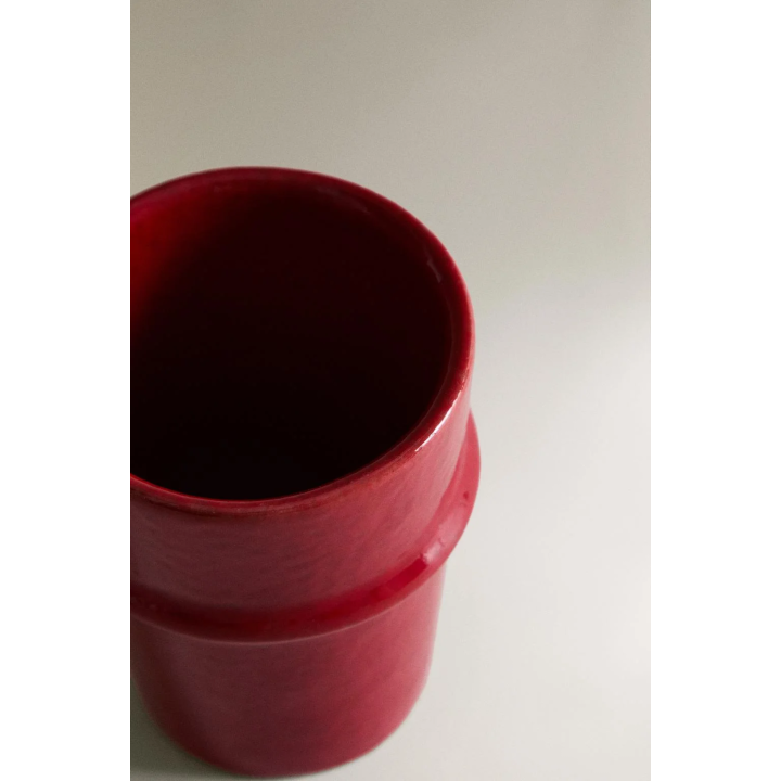 рельефная ваза с глянцевой отделкой