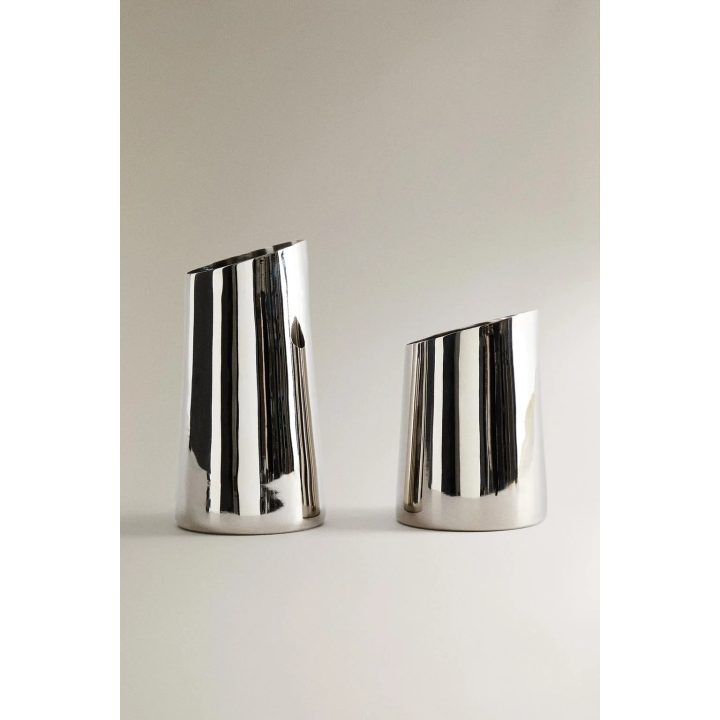 Металлическая ваза