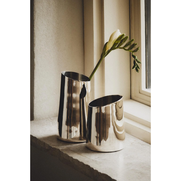 Металлическая ваза