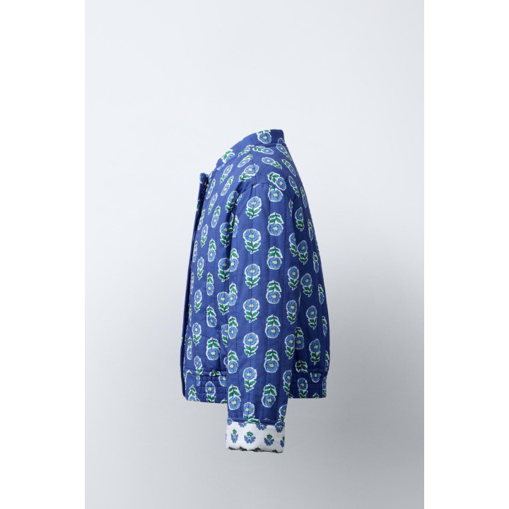 СТЕГАНАЯ КУРТКА С ЦВЕТОЧНЫМ ПРИНТОМ