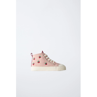 СПОРТИВНЫЕ БОТИНКИ С КЛУБНИЧКАМИ