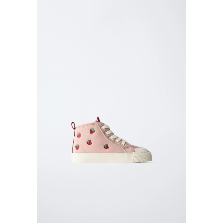 СПОРТИВНЫЕ БОТИНКИ С КЛУБНИЧКАМИ