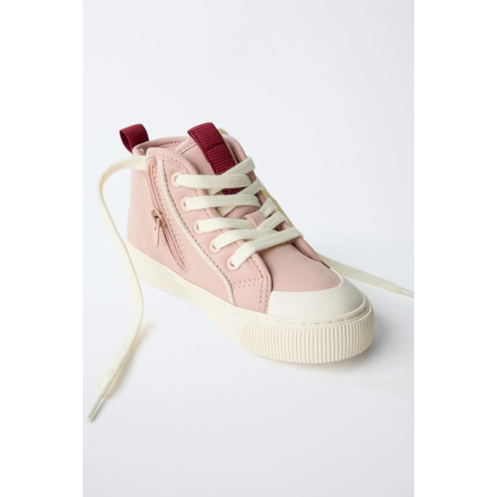 СПОРТИВНЫЕ БОТИНКИ С КЛУБНИЧКАМИ