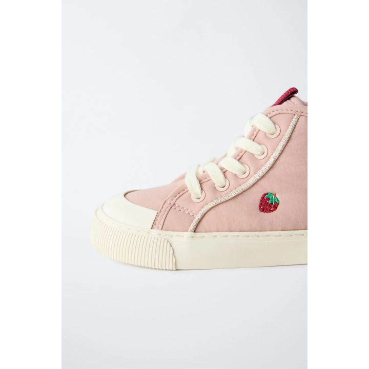 СПОРТИВНЫЕ БОТИНКИ С КЛУБНИЧКАМИ