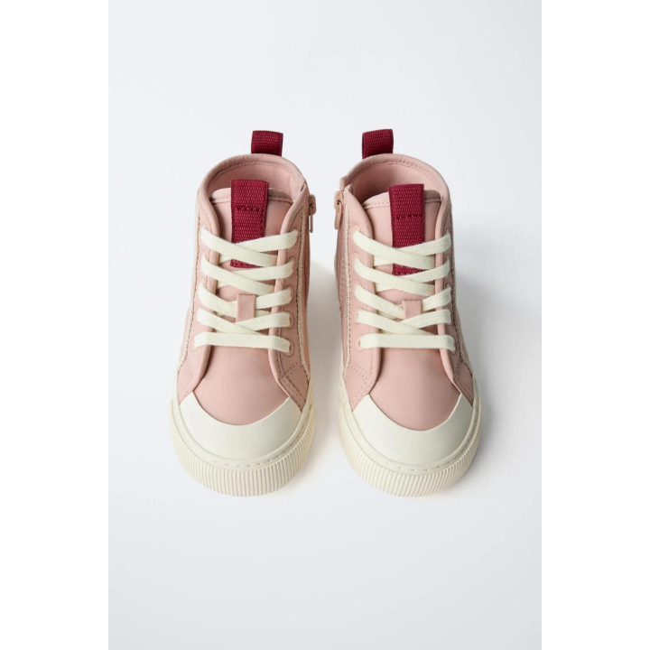 СПОРТИВНЫЕ БОТИНКИ С КЛУБНИЧКАМИ