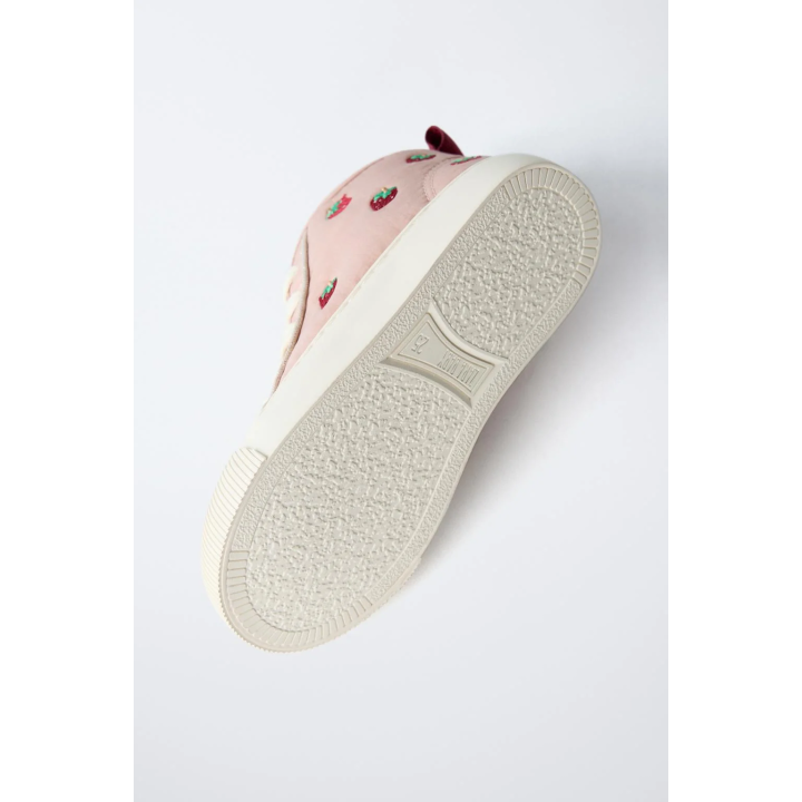 СПОРТИВНЫЕ БОТИНКИ С КЛУБНИЧКАМИ