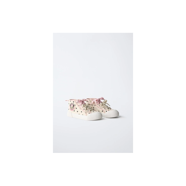 ВЫСОКИЕ КЕДЫ С ДЕТАЛЬЮ «МИННИ МАУС» © DISNEY