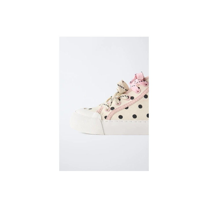 ВЫСОКИЕ КЕДЫ С ДЕТАЛЬЮ «МИННИ МАУС» © DISNEY