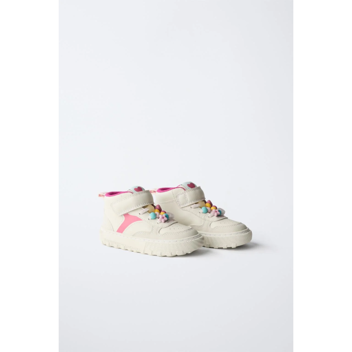 СПОРТИВНЫЕ БОТИНКИ С ДЕТАЛЯМИ