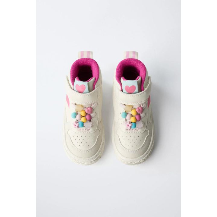 СПОРТИВНЫЕ БОТИНКИ С ДЕТАЛЯМИ