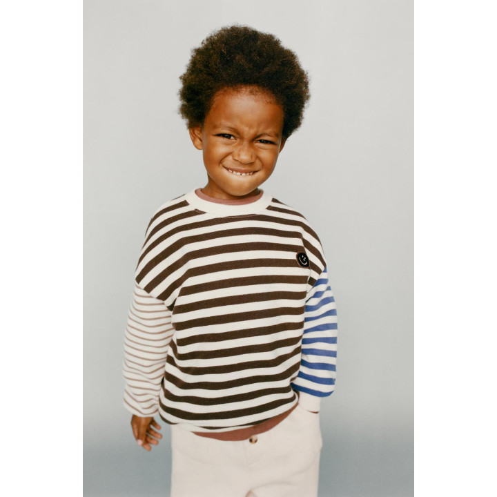 ТОЛСТОВКА В ПОЛОСКУ С НАШИВКОЙ «МОРДАШКА»