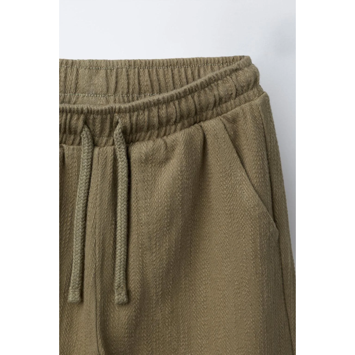 БРЮКИ С ТЕКСТУРНЫМ РИСУНКОМ И НАШИВКОЙ