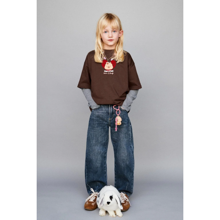 ФУТБОЛКА С РЕЛЬЕФНЫМ ПРИНТОМ «КАПИБАРА CAPYFUN ©»