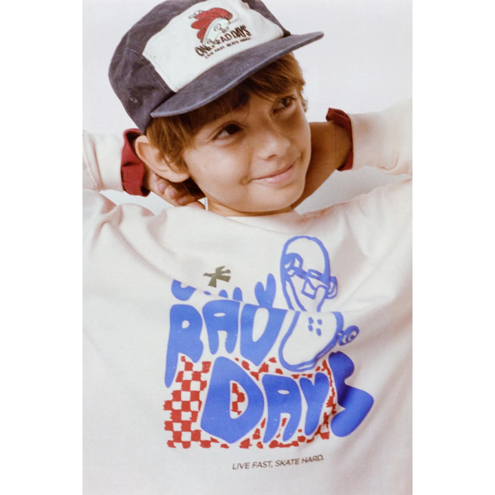 ФУТБОЛКА С ПРИНТОМ И НАШИВКОЙ