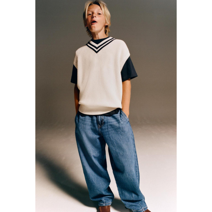 КОНТРАСТНЫЙ ТРИКОТАЖНЫЙ ЖИЛЕТ ВАРСИТИ