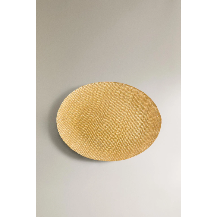 Золотое неровное стеклянное сервировочное блюдо