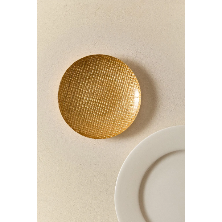 Золотая неправильной формы стеклянная тарелка