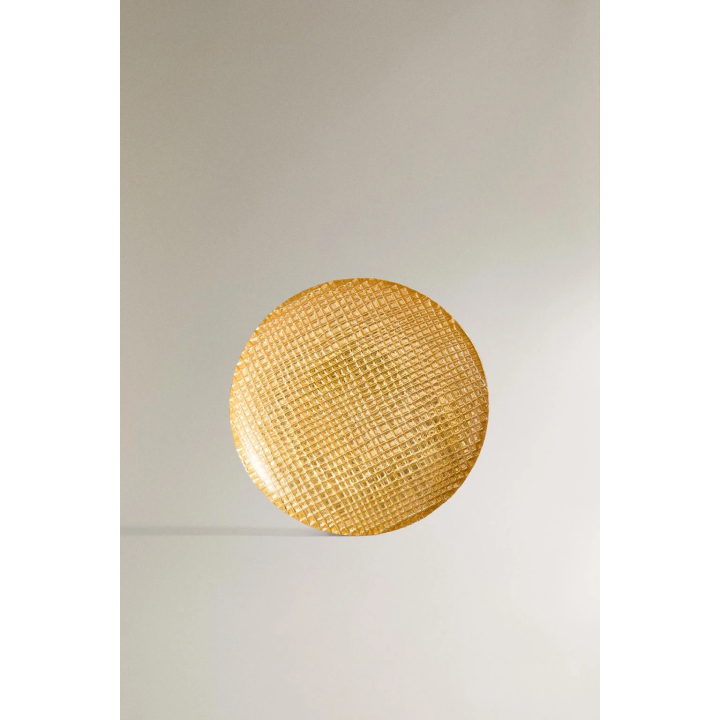 Золотая неправильной формы стеклянная тарелка