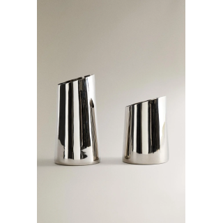 Металлическая ваза