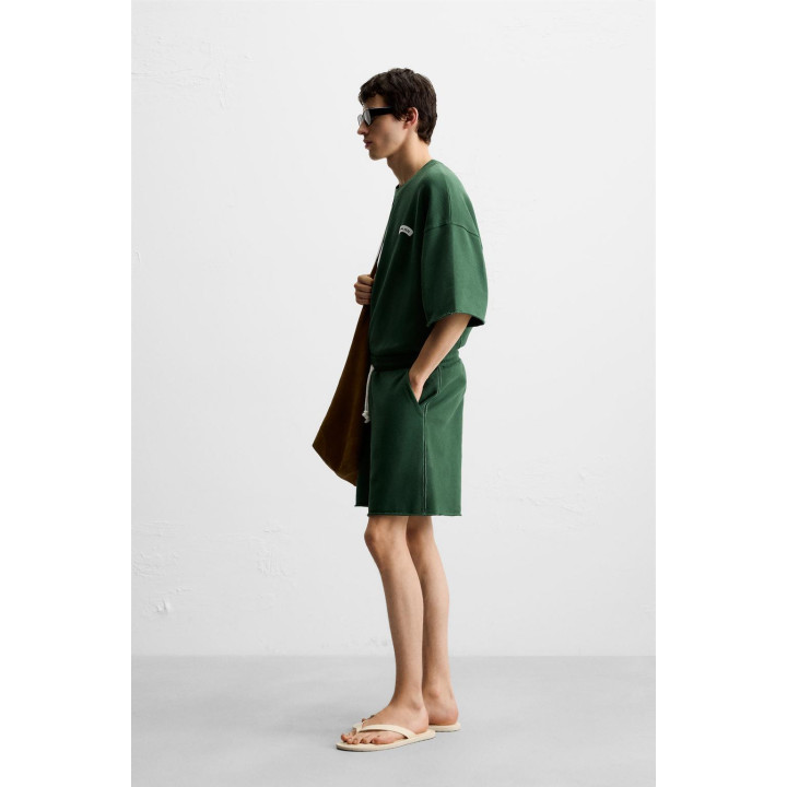 ТОЛСТОВКА С КОНТРАСТНОЙ НАШИВКОЙ