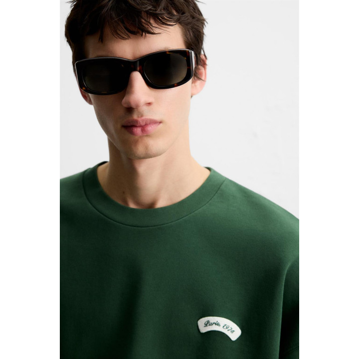 ТОЛСТОВКА С КОНТРАСТНОЙ НАШИВКОЙ