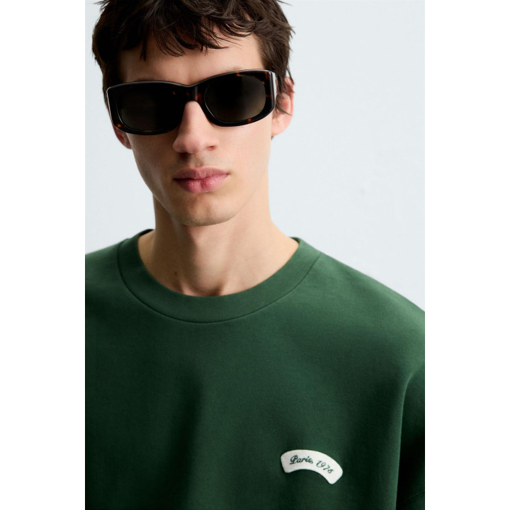 ТОЛСТОВКА С КОНТРАСТНОЙ НАШИВКОЙ