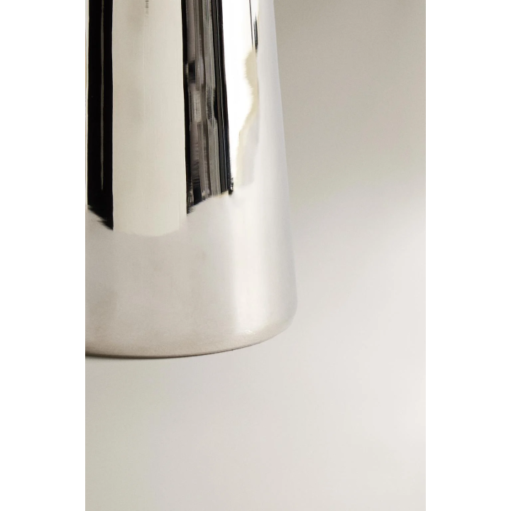 Металлическая ваза